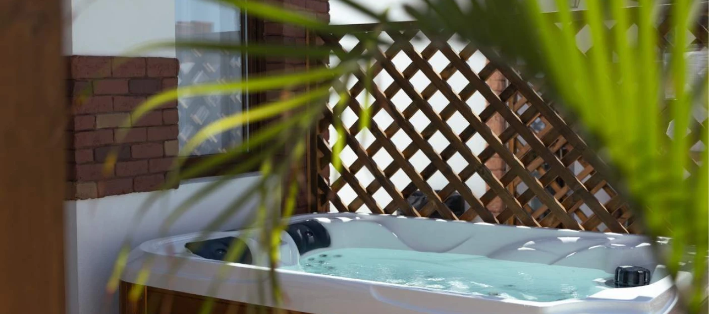 Paradise Island Swim-Up Jacuzi Lodge (premium)