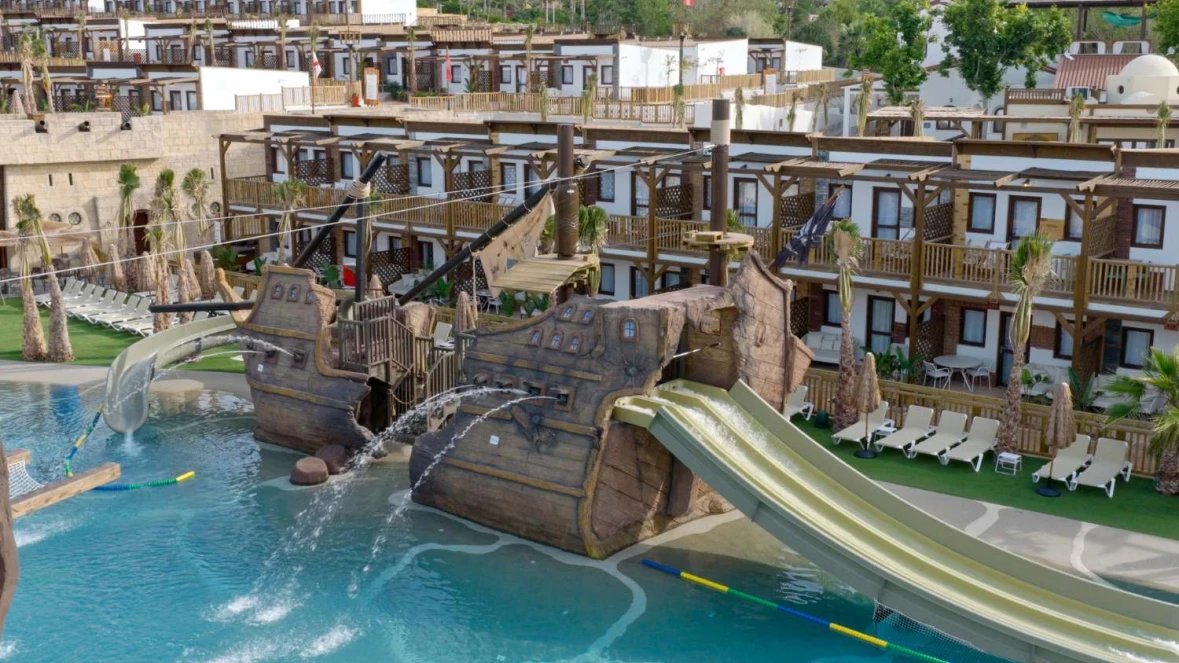 Battleship Lagoon Pool Bar